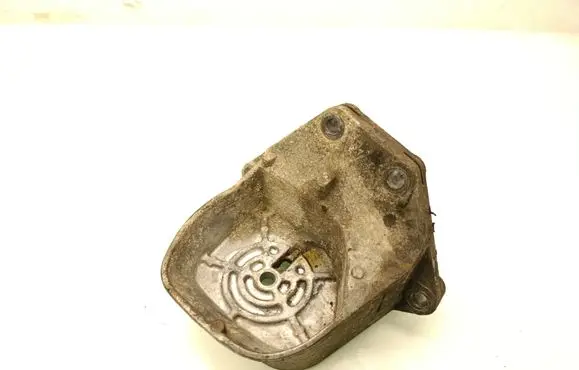 Engine mounting bracket
