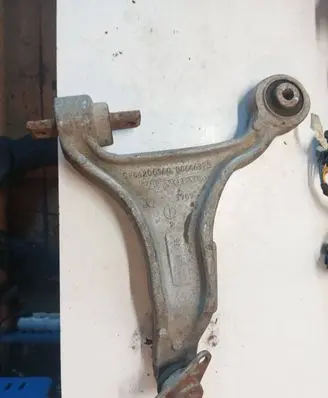 Volvo XC70 Front lower control arm/wishbone 08646375