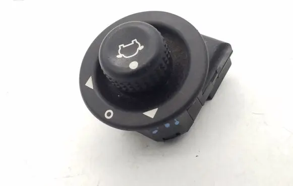 Wing mirror switch