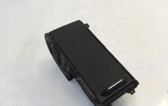 Cup holder front
