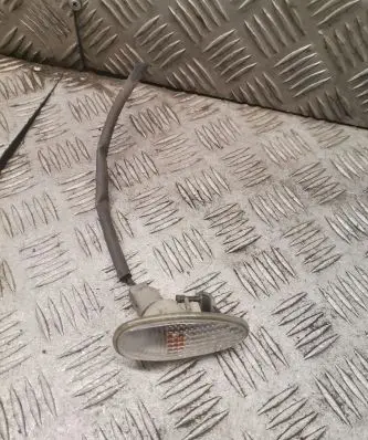 Mitsubishi Pajero Front fender indicator light