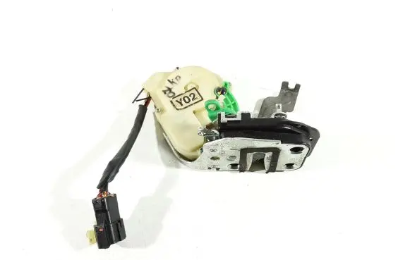 KIA Sorento Front door lock A045777 Y02