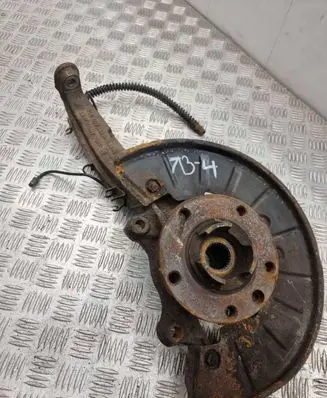 Front wheel hub spindle knuckle