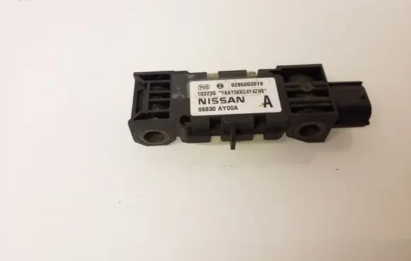 Nissan Note (E11) Airbag deployment crash/impact sensor 0285003019 103235 98830AY00A