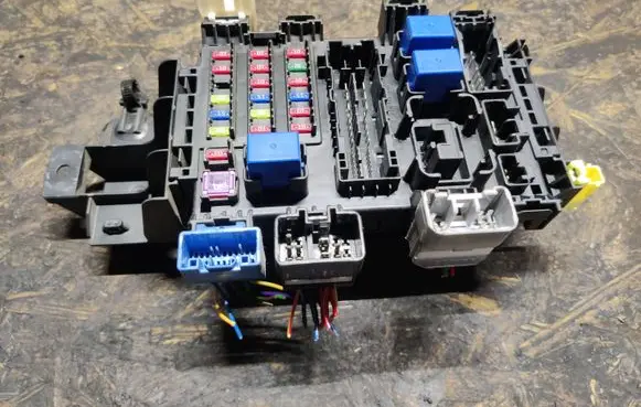 Suzuki Alto Fuse module 68K10