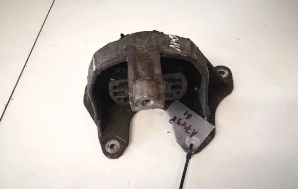 Engine mount bracket