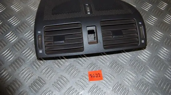 Toyota Avensis T270 Dash center air vent grill 5567005090