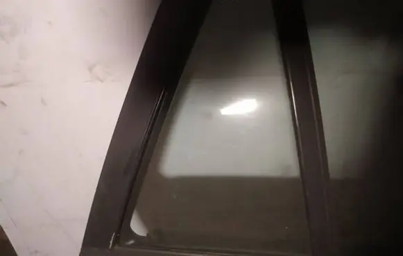 Peugeot 406 Rear vent window glass as2