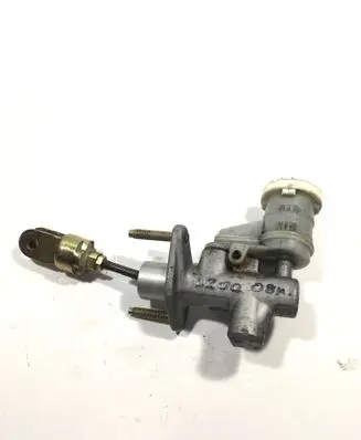 Mitsubishi L200 Clutch master cylinder 