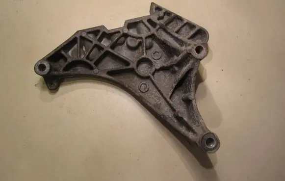 Volkswagen PASSAT B7 Engine mounting bracket 03L199207 KTS61V120