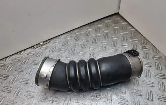 BMW 1 E82 E88 Intercooler hose/pipe 7802752