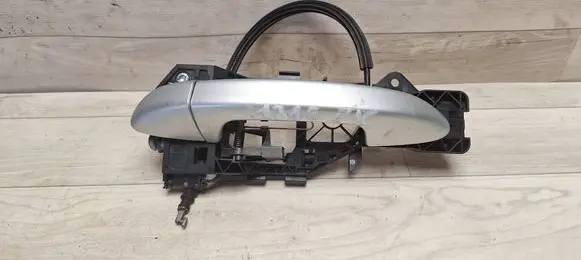 Volkswagen PASSAT B6 Front door exterior handle 