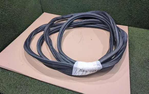 Ford Transit VII Rear door rubber seal (on body) 