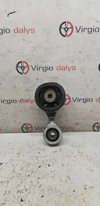 Honda CR-V Engine mount bracket