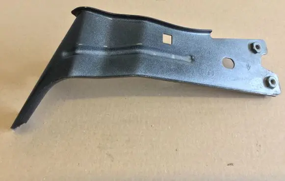 Maserati Ghibli Fender mounting bracket D768