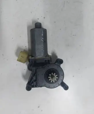 Mercedes-Benz C W202 Front door window regulator motor 0130821709