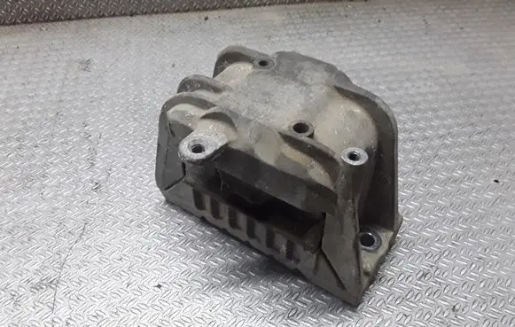 Volkswagen PASSAT B6 Engine mount bracket 1K0199262 3618372