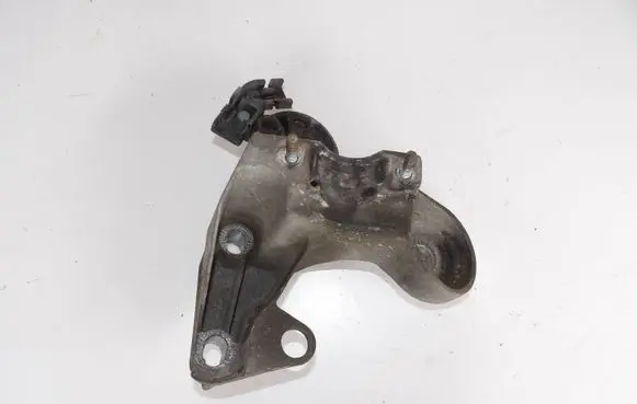 Audi A4 S4 B5 8D Engine mounting bracket 8D0199352H