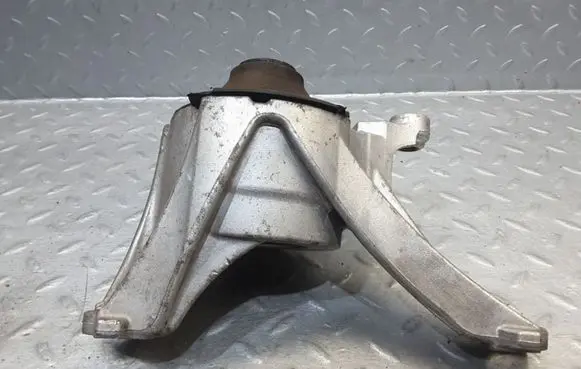 Honda Civic Engine mount bracket