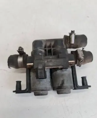 BMW 5 E39 Coolant heater control valve 1147412137 8374995
