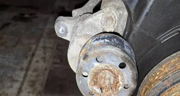 Toyota Corolla Verso AR10 Generator/alternator belt tensioner 