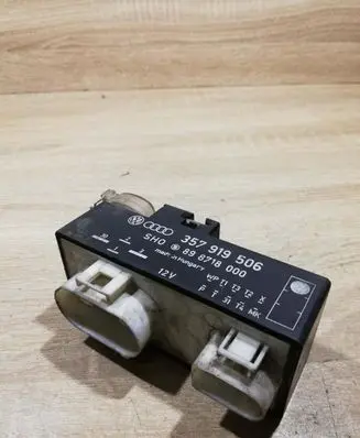 Volkswagen Golf IV Coolant fan relay 357919506