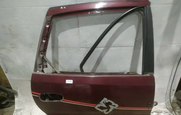 Nissan Almera Tino Rear door RAUDONOS