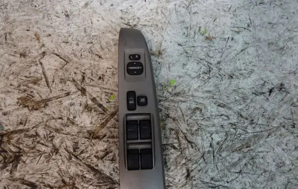 Toyota Prius (NHW20) Other switches/knobs/shifts 84820-47050
