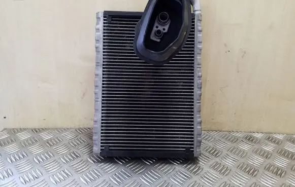 Audi A5 8T 8F Air conditioning (A/C) radiator (interior) 