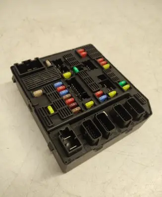 Renault Fluence Fuse module 284B66346R 0031032600146 2840795400300