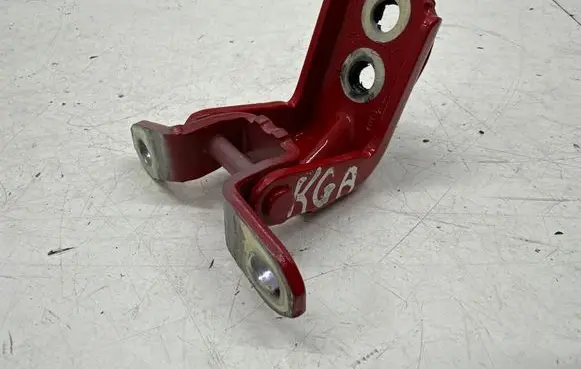 Nissan Leaf II (ZE1) Rear door lower hinge