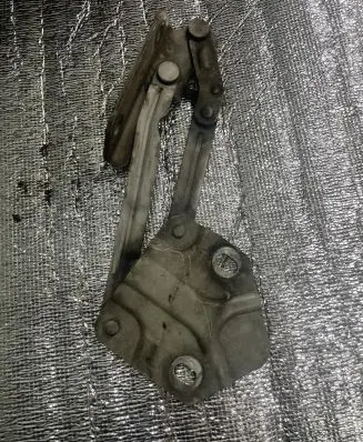 Volkswagen Caddy Engine bonnet/hood hinges 1T0823302F