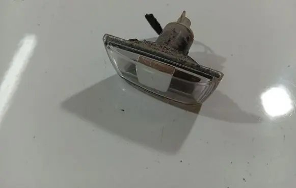 Opel Astra H Front fender indicator light 13228580