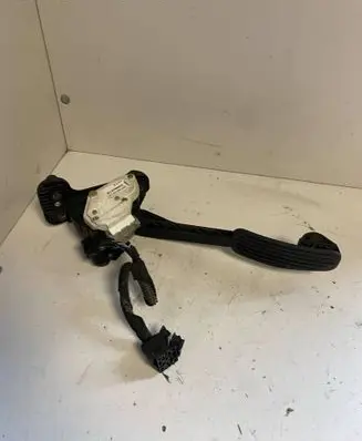 Volvo V70 Accelerator throttle pedal 30683516 6PV00853712