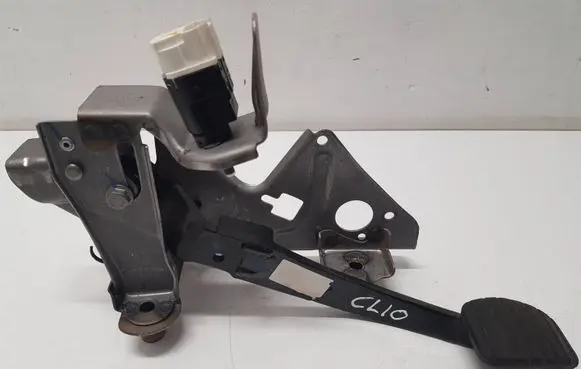 Renault Clio IV Brake pedal 