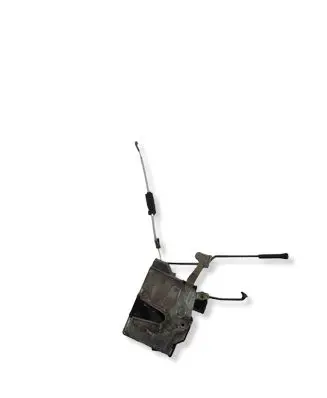 BMW 5 E34 Front door lock 8104782