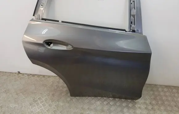 Infiniti Q30 Rear door