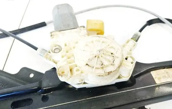 BMW 5 E60 E61 Front door window regulator motor 6981142 997748100