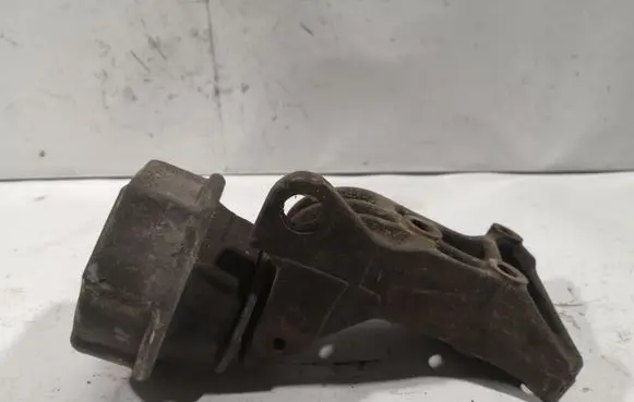 Volkswagen Transporter - Caravelle T4 Power steering pump mounting bracket 074199207B 701199201D