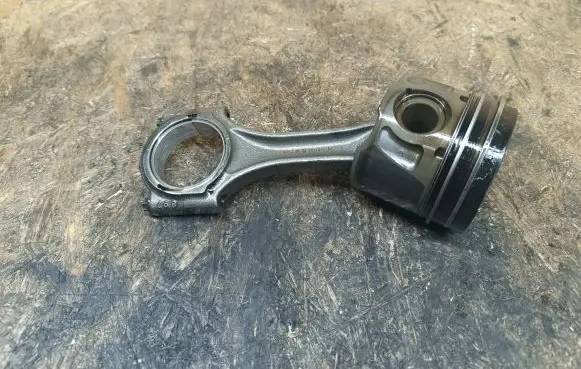 Jaguar XF Piston with connecting rod 9812819780