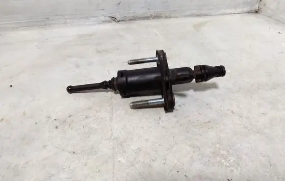 Opel Astra J Clutch master cylinder 55561915