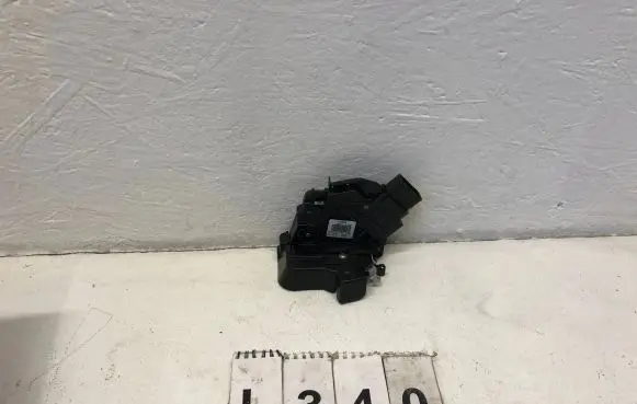 Volvo XC60 Front door lock 31253658