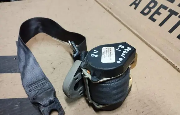 Chrysler Neon II Front seatbelt 601833300