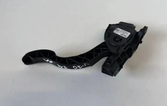 Volvo V70 Accelerator throttle pedal 6G929F836BD 6PV00922001