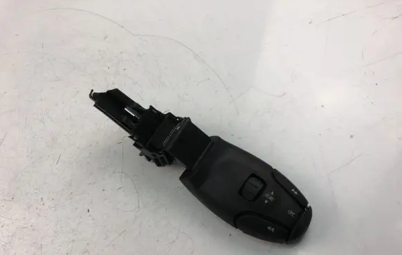 Steering wheel buttons/switches