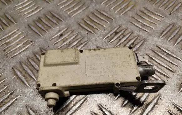 Mercedes-Benz E W210 Aerial antenna amplifier 2108203989