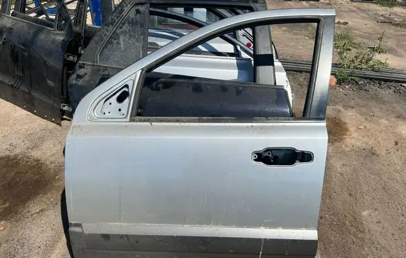 KIA Sorento Front door