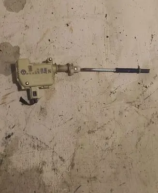 Volkswagen PASSAT B5.5 Central locking motor 3B0959782