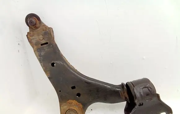 Volvo XC60 Front lower control arm/wishbone 8C9N3A052A