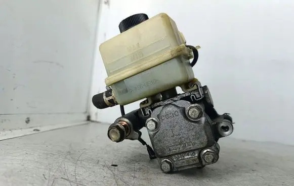 Mazda 5 Power steering pump KYB